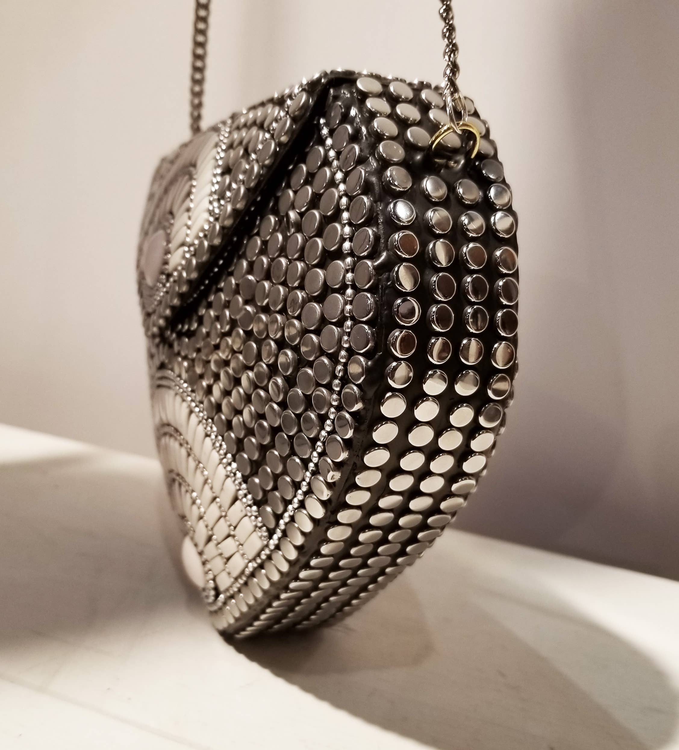 BOX CLUTCH METAL HEART - Evergreen Boutique