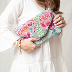 BOLSO CLUTCH FLOWER - Evergreen Boutique