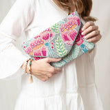 BOLSO CLUTCH FLOWER - Evergreen Boutique