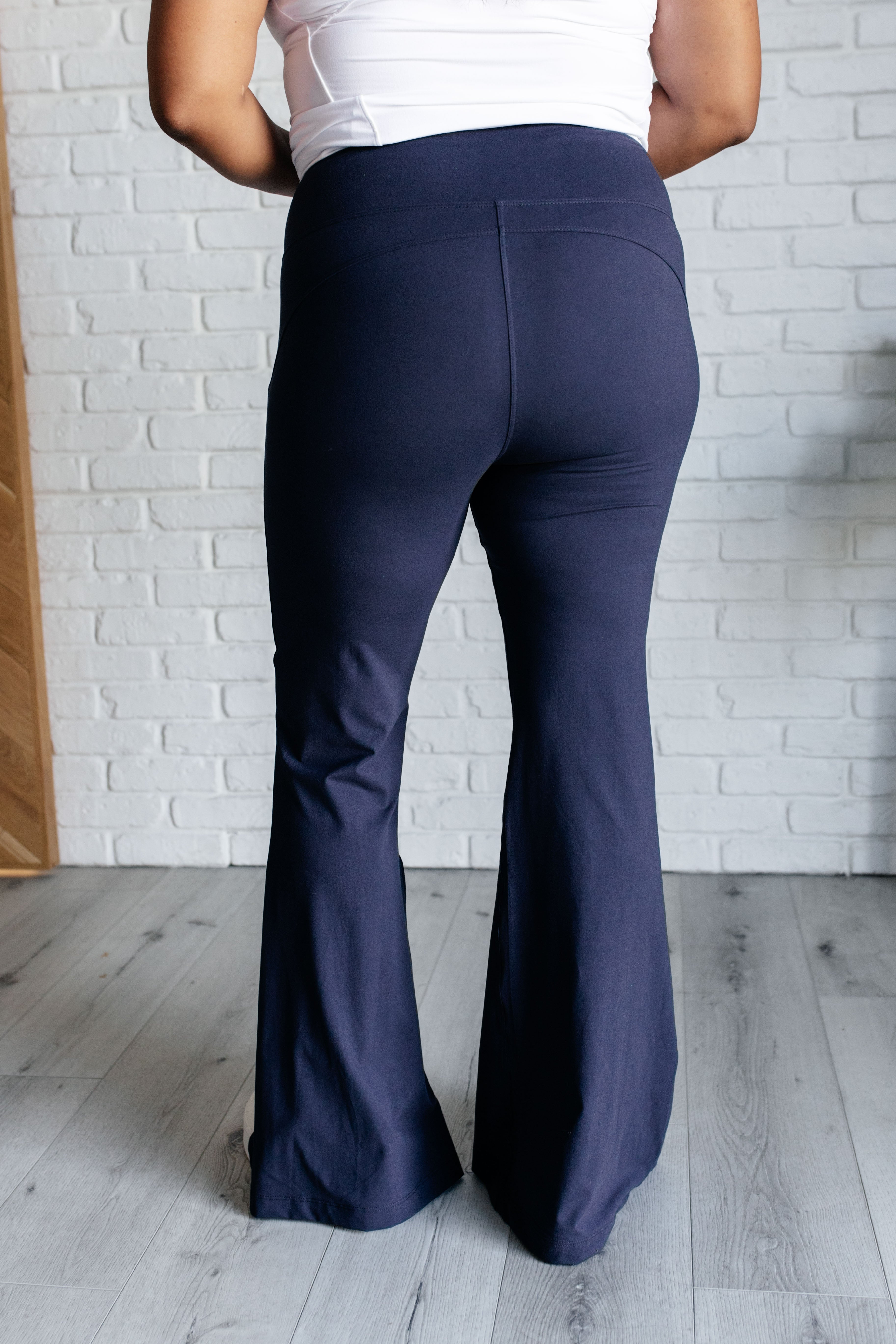 Stamina Stride Flare Leggings in Navy - Evergreen Boutique